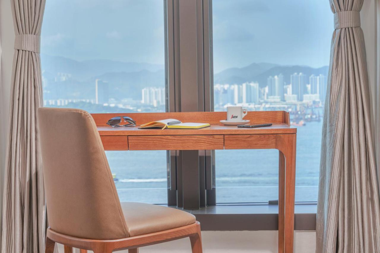 Y 4* Hong Kong